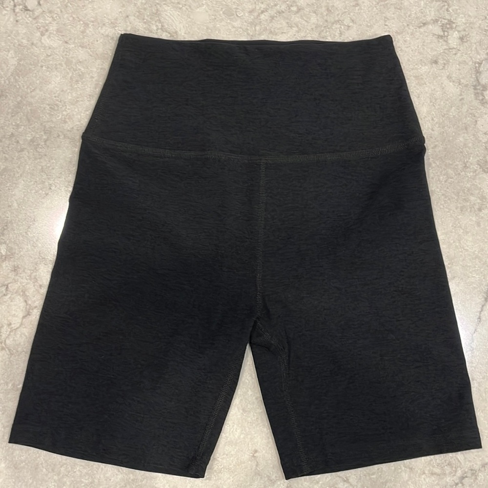 Women’s beyond yoga keep pace 5” space dye black biker shorts. UGC.